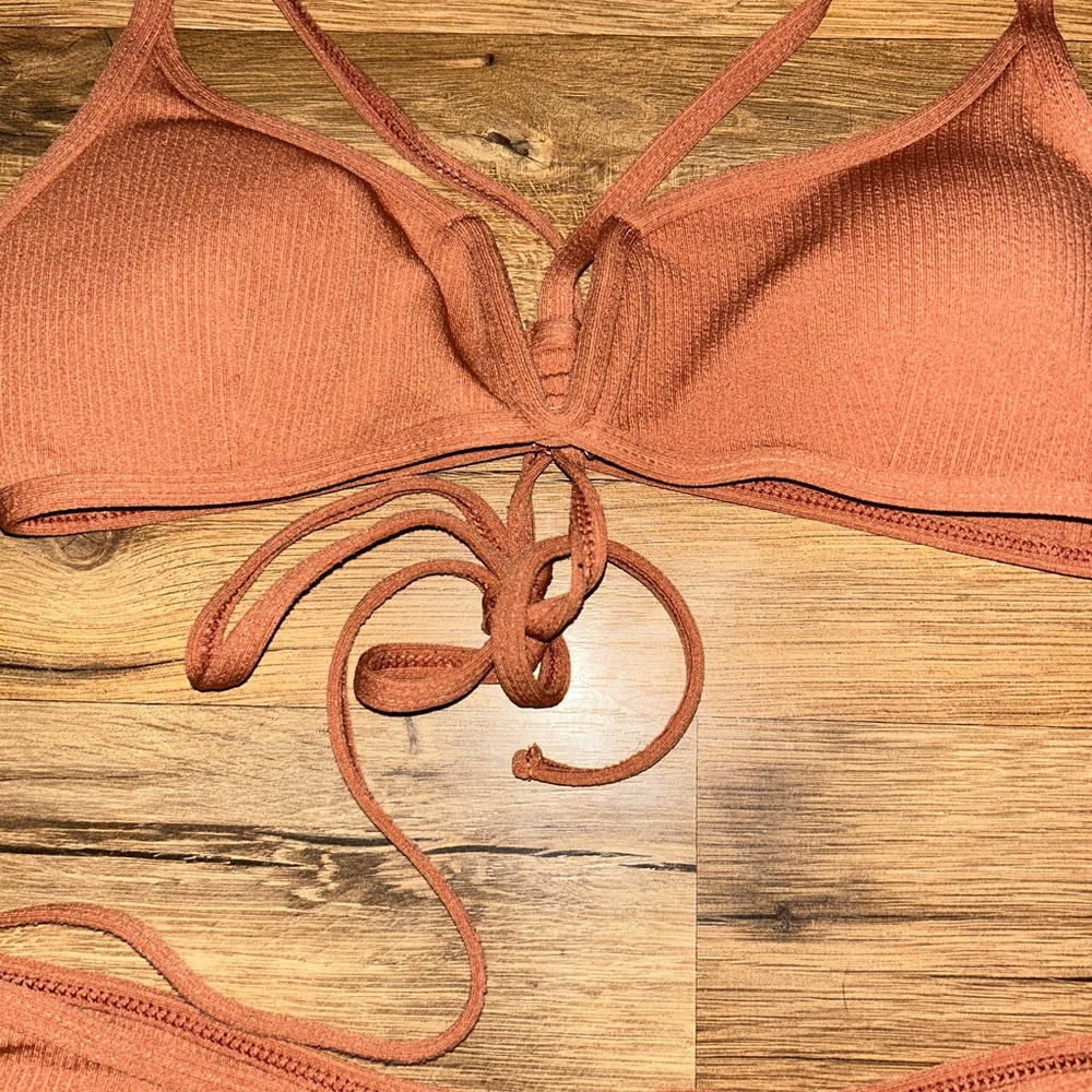 Rust Bikini - Picture 3 of 4
